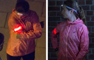 Laufen im Dunkeln: Bessere Sichtbarkeit durch das LED Armband von Nathan