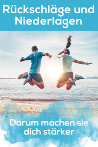 Rückschläge und Niederlagen im Sport. Wie du mit Rückschlägen umgehst. Springende Paar am Strand in Limassol, Zypern. Sonnenaufgang