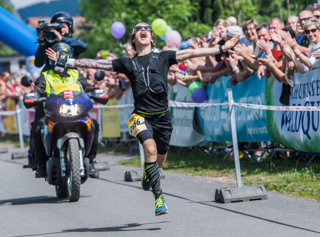 Florian Neuschwander bei seinem Sieg beim gutMuths Rennsteiglauf